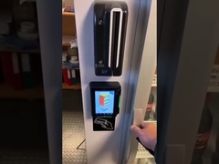 Biurowy automat sprzedający napoje z przekąskami o przekątnej 22 cali i systemem chłodzenia