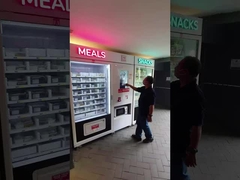 Automat sprzedający o dużej pojemności do napojów przekąskowych i gorących posiłków z kuchenką mikrofalową