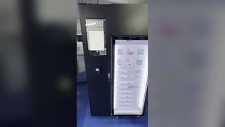 Automat sprzedający z pojedynczą szafką chłodzącą
