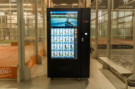 Metalowa ramka do dystrybucji żywności, maszyna do sprzedaży przekąsek, trwała i akceptuje płatności kartą.