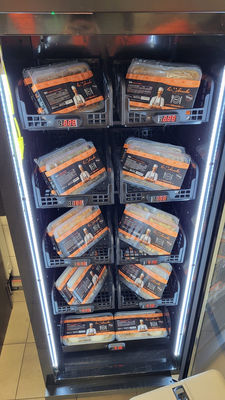 Zdalnie sterowany automat do sprzedaży metalowych kostek lodu dla szybkiej i wygodnej obsługi