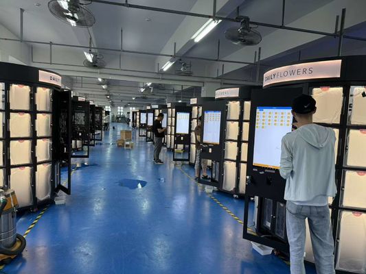 Wygodny i szafkowy automat sprzedający do centrów handlowych, wytrzymała rama z blachy stalowej, pojemność 420 kg