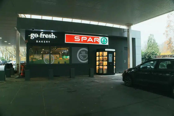 Zdobądź swoje złote róże za pomocą kodu QR wygodne zamówienie i odbiór w automatyce do sprzedaży bukietów