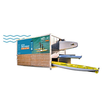 Automatyczna maszyna sprzedająca kajaki SUP do wynajmu na zewnątrz